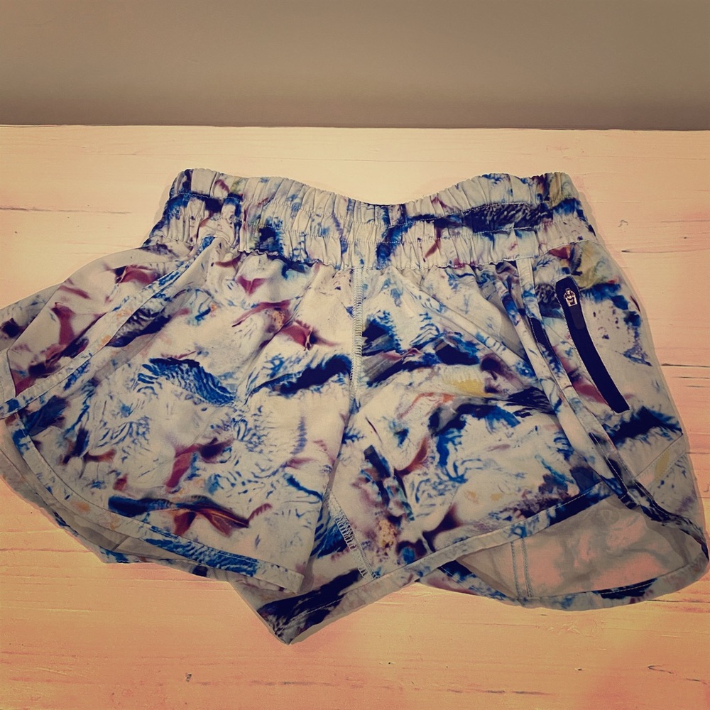 lululemon tracker V shorts
